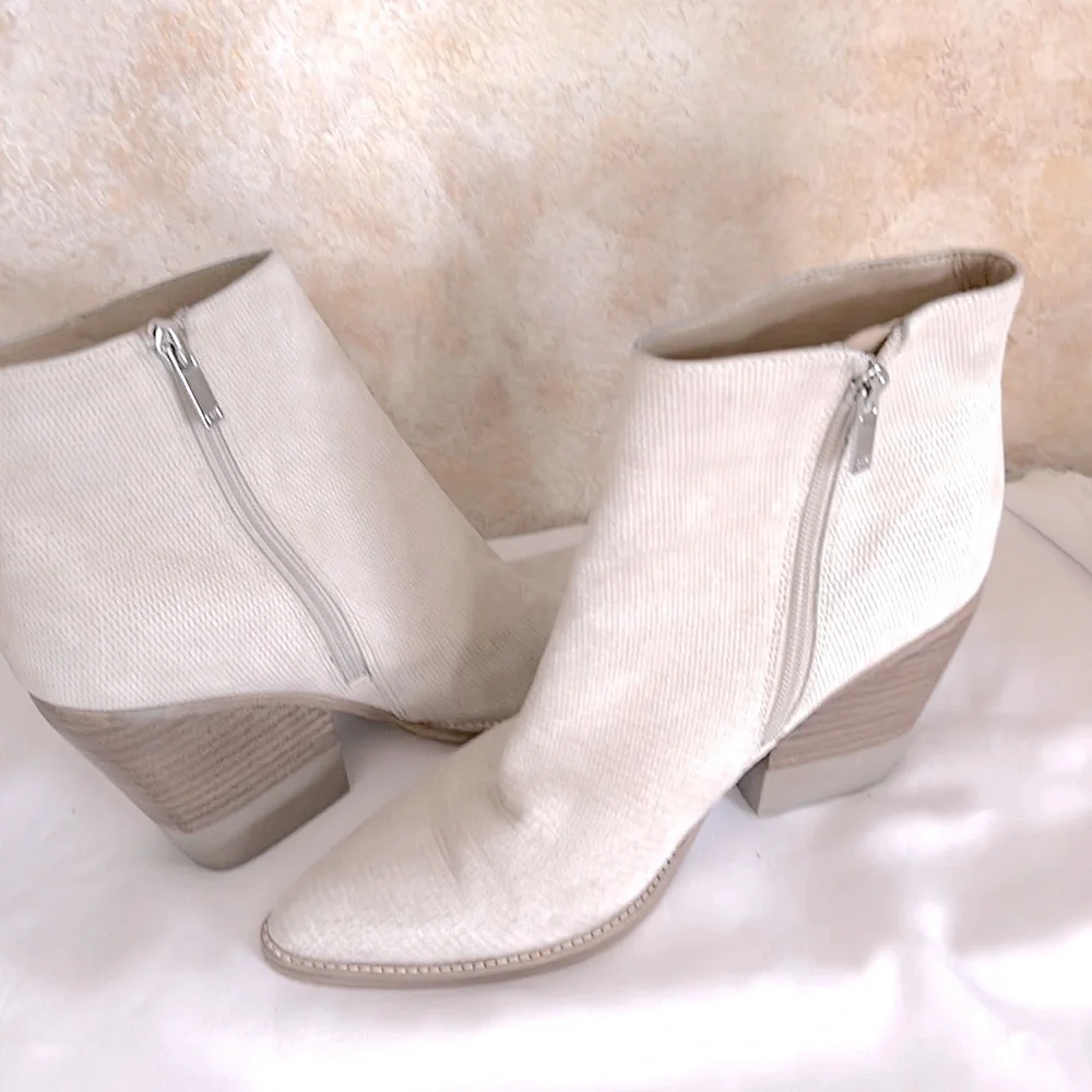 Marc Fisher Cowboy Ankle Boots Leather Creme Size 8 Stacked Heel Cowgirl